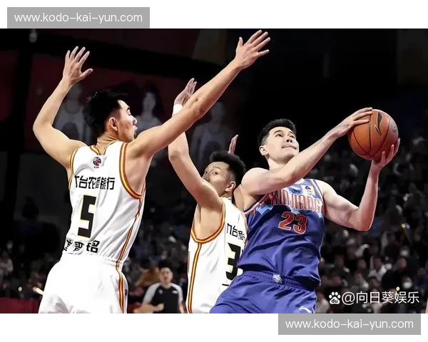 巅峰对决：CBA广东宏远与上海久事，一场火星撞地球的篮球盛宴